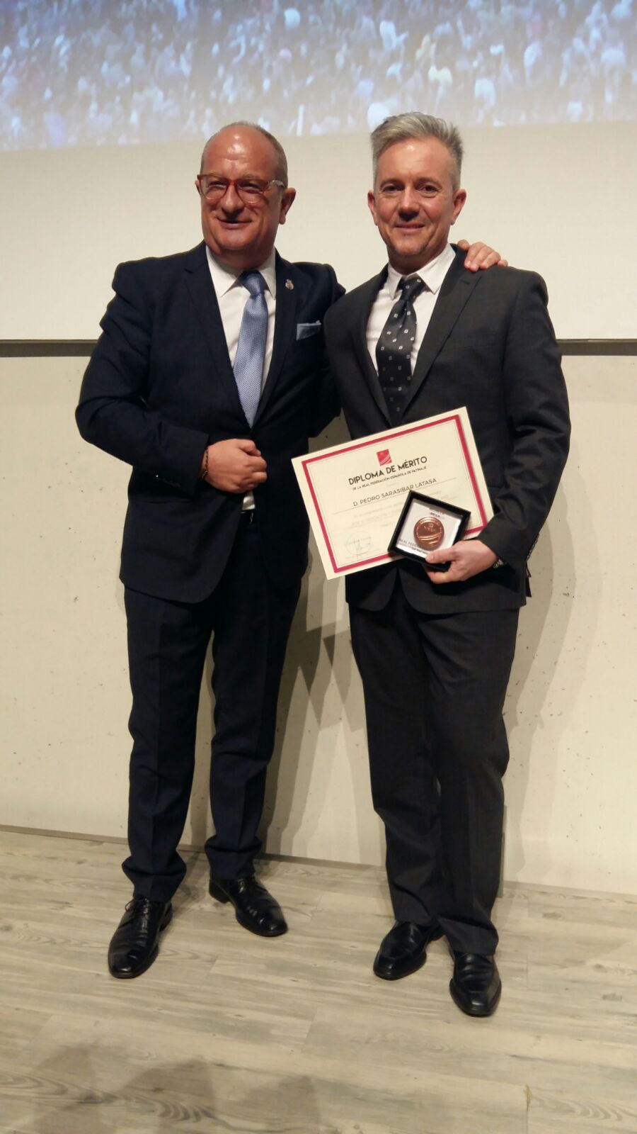 Velocidad - Pedro Sarasíbar, medalla y diploma al mérito deportivo